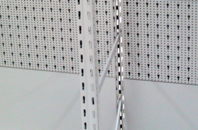 Montaż regałów magazynowych BricoMarche