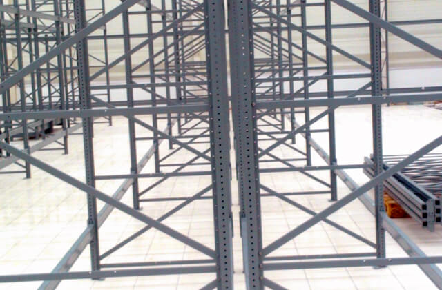 Montaż regałów magazynowych BricoMarche