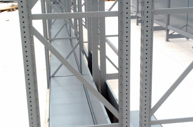 Montaż regałów magazynowych BricoMarche