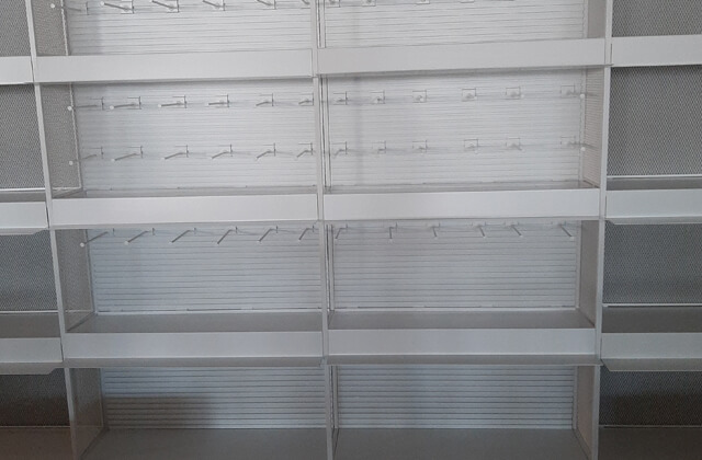 Montaż mebli sklepowych CC