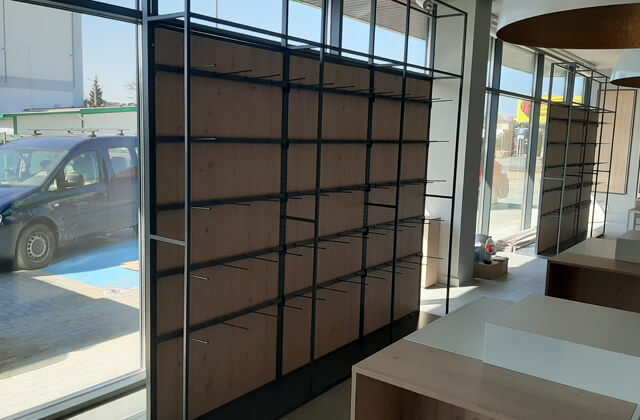 Montaż mebli sklepowych CC