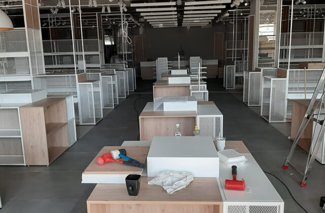 Montaż mebli sklepowych CC