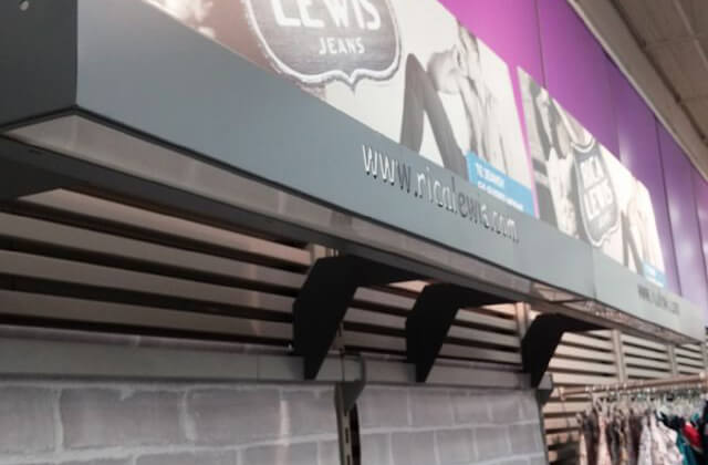 Montaż mebli sklepowych Levis