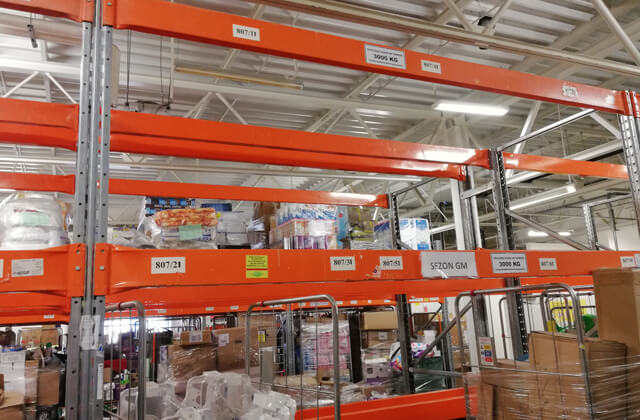 Montaż mebli sklepowych