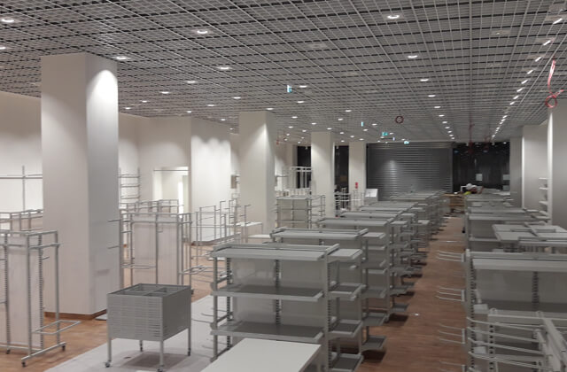 Montaż mebli sklepowych Smyk