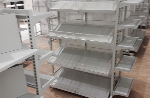 Montaż mebli sklepowych Smyk